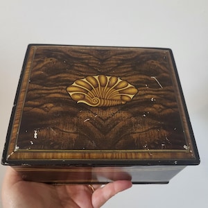 Rare 1920s Art Deco Radiance Biscuit Tin Shell Design