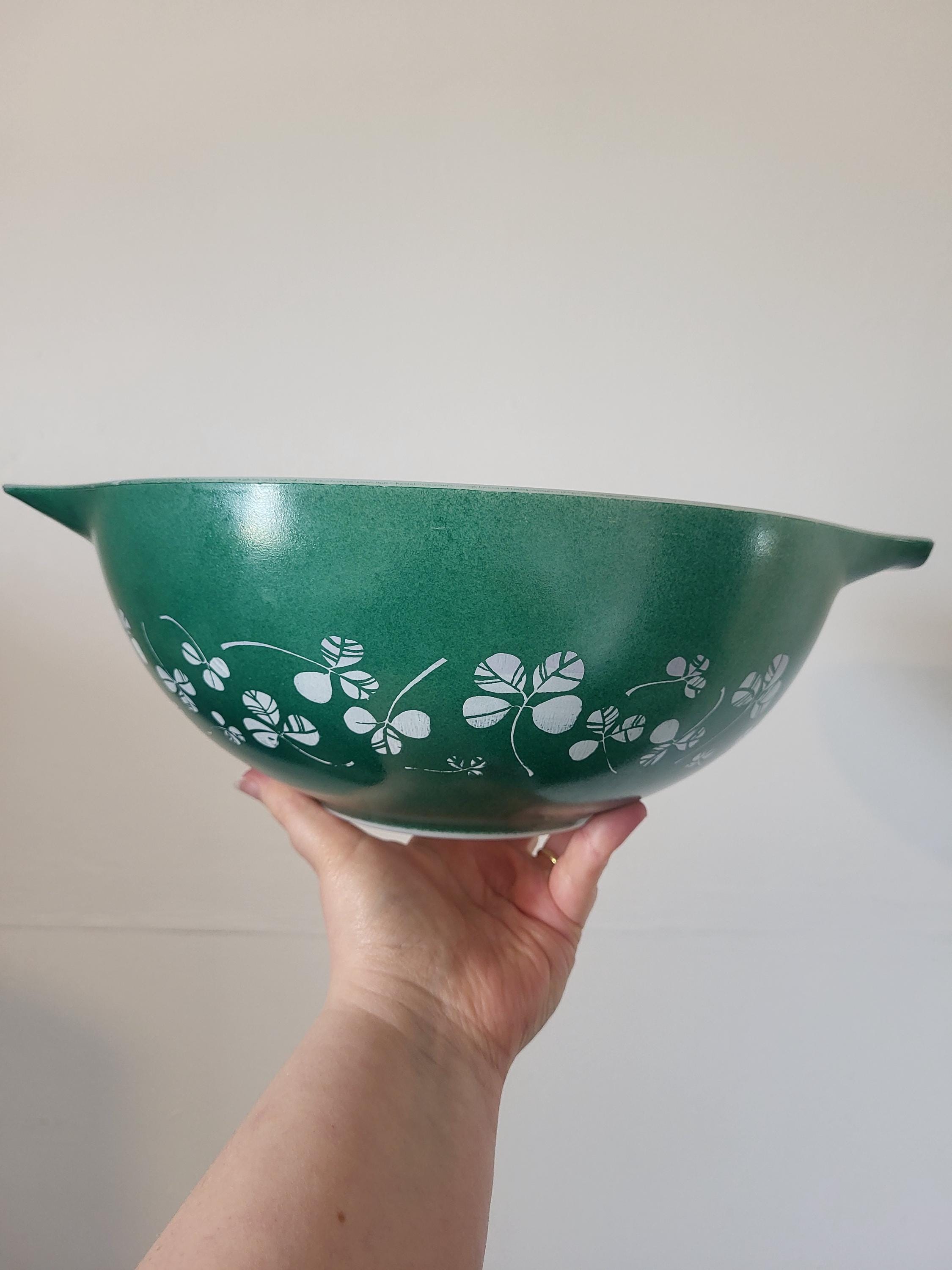 P.B.C. Central Valley Livin' 入手困難レア皿盤！ Vintage Large JAJ Pyrex Green Clover Leaf Shamrock Cinderella Bowl