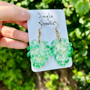 Jungle Sparkle Earrings – Handmade Resin Monstera Leaf Dangles – Green Glitter Statement Earrings – Tropical Plant Lover Gift