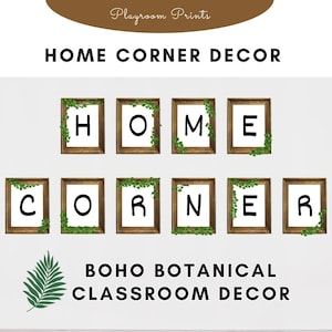 Puede incluir: Conjunto de decoración de aula con marcos de madera que presentan las palabras "HOME CORNER" en letras negras. Cada letra está rodeada de enredaderas verdes frondosas. Los marcos están sobre un fondo blanco con el texto "BOHO BOTANICAL CLASSROOM DECOR" debajo de los marcos.