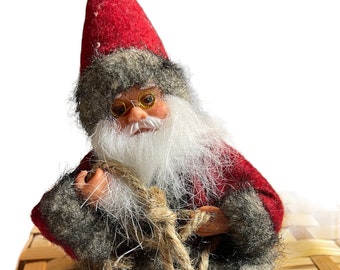 とても美しいヴィンテージのスウェーデン刺繍のクリスマス壁掛け