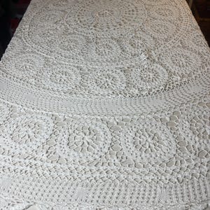 Hand crocheted larger round white table cloth, crocheted in Sweden Diameter appr 150 cm