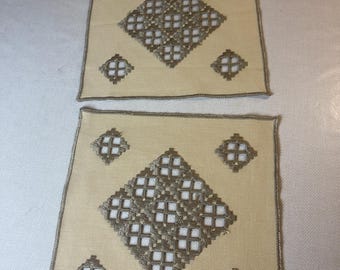 2 piezas Hermosa tela bordada a mano que está bordada en la llamada costura Hardanger