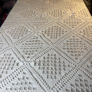 Beautiful hand crocheted tablecloth in white Hand crocheted in Sweden