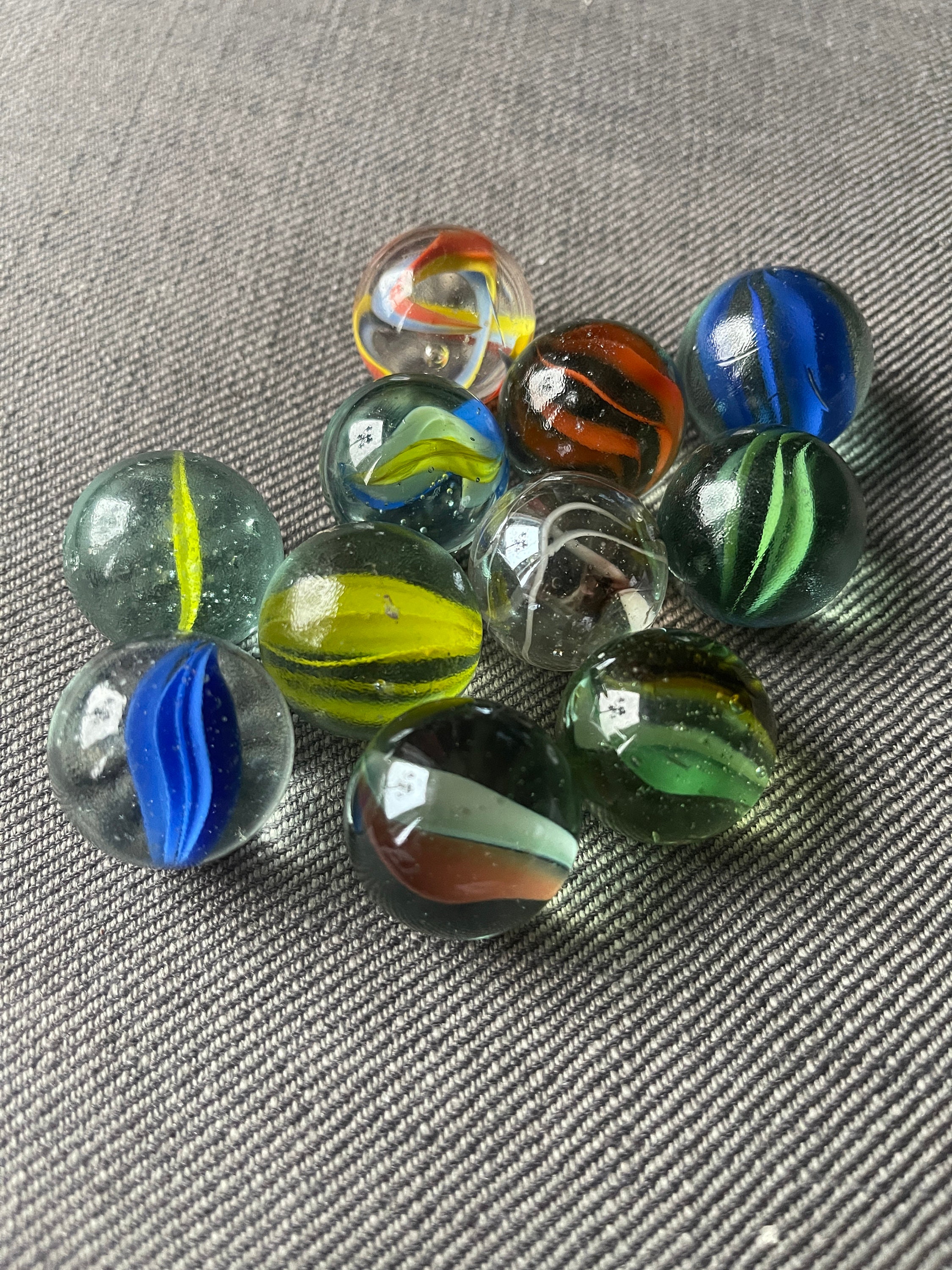 This is a Lot of 3 or 5 Random Vintage Marbles. 5/6 or - Etsy