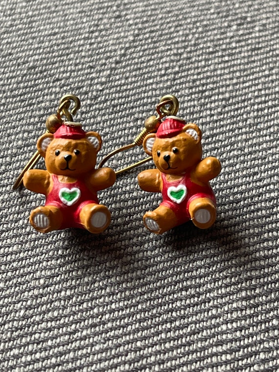 Cute little teddy bears for earrings.  Super cute little teddy bears