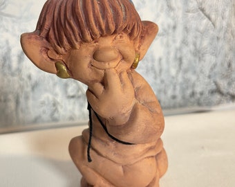 Simpatico troll di Jie Gantofta in ceramica svedese, creazione di Eva Jarenskog