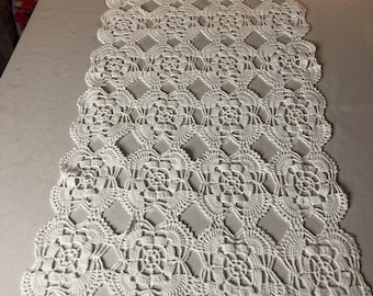 Hermoso mantel blanco tejido a mano. Tejido a mano en Suecia.