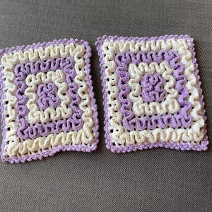 Swedish vintage hand crocheted pot holder / Crochet / Handmade / Housewares / Kitchen accessories / Purple and white