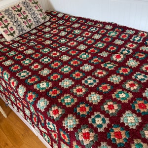 Handgemaakte gehaakte oma vierkante deken, erg gezellig. Vintage handgehaakte sprei