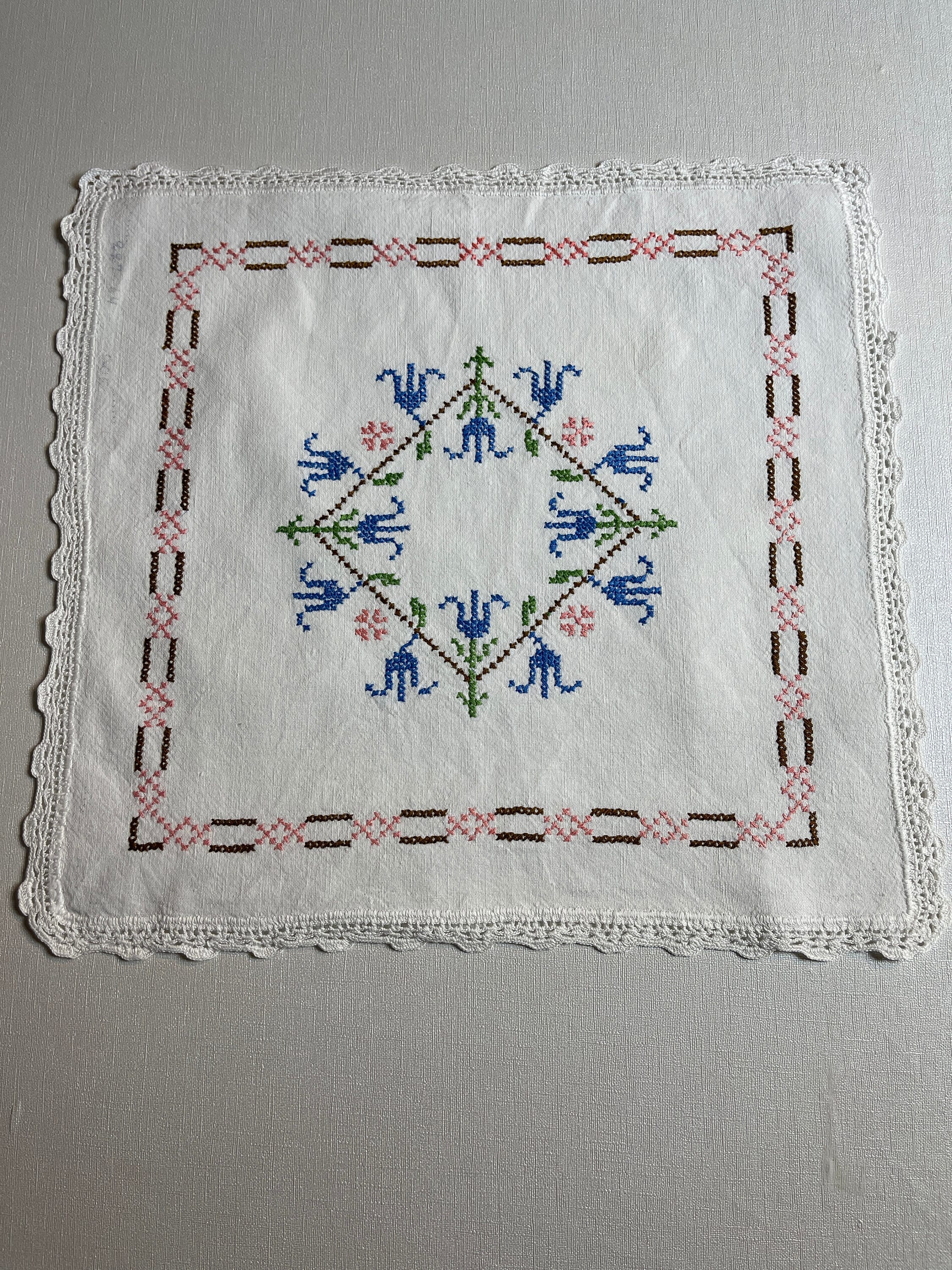 美しい古いヴィンテージの手刺繍のテーブルクロス - Etsy 日本
