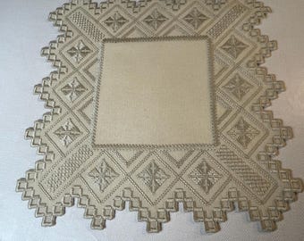 Tela bordada a mano Bordado con puntada Hardanger Fondo beige