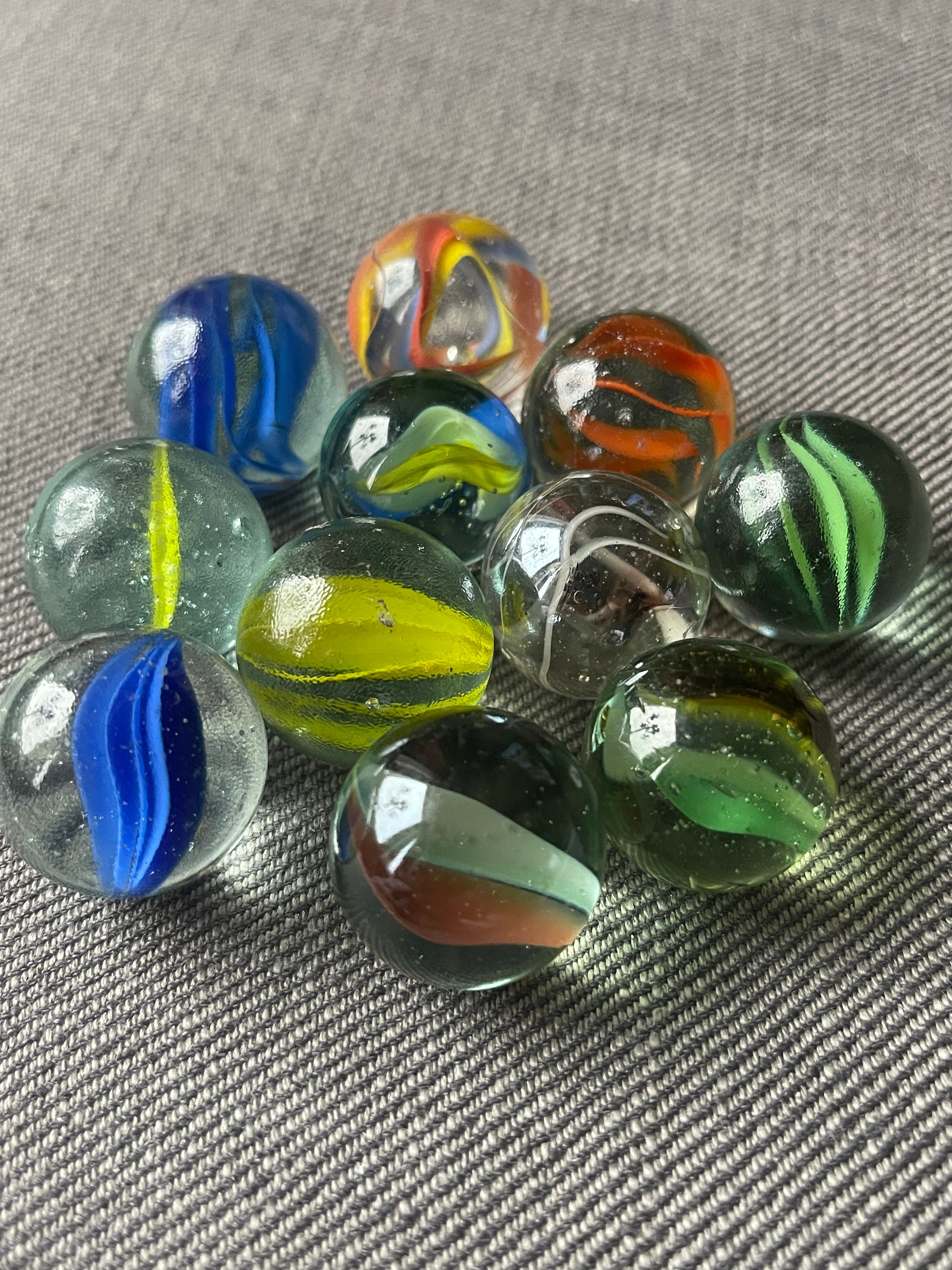 This is a Lot of 3 or 5 Random Vintage Marbles. 5/6 or - Etsy