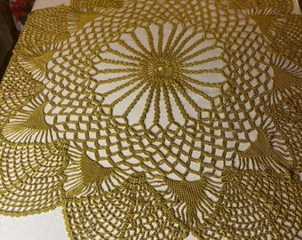 Hand crocheted round cloth