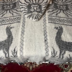Very nice poncho in wool from Peru