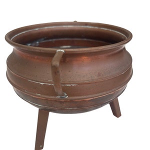 Nice vintage copper bowl on 3 legs with nice patina