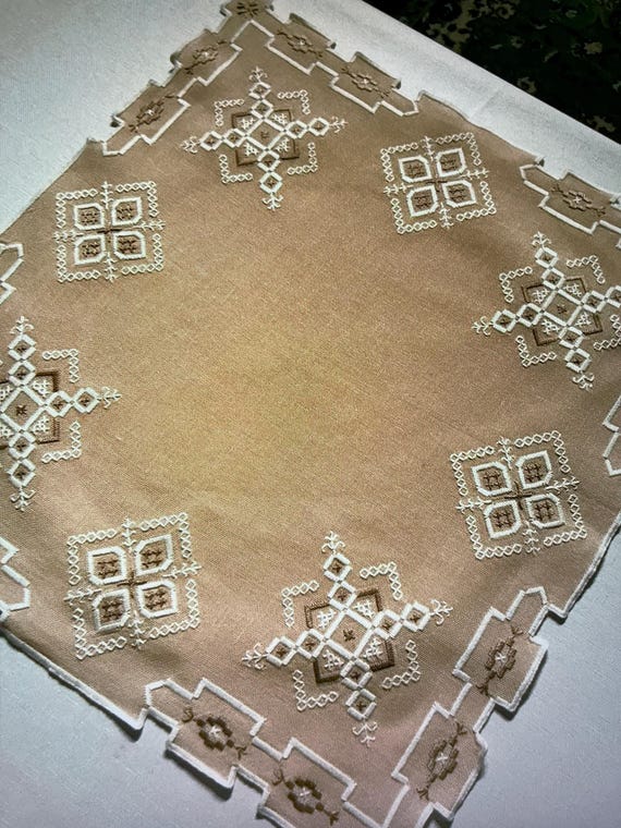 【ハンドメイド】③ハーダンガー刺繍 テーブルクロス ヴィンテージ 手刺繍 ハーダンガー刺繍 テーブルクロス