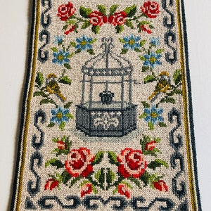 Lovely twist stitch  / wool embroidered wall hanging / wall decor / wool decor from Sweden  11,4&quot; * 18,5&quot;