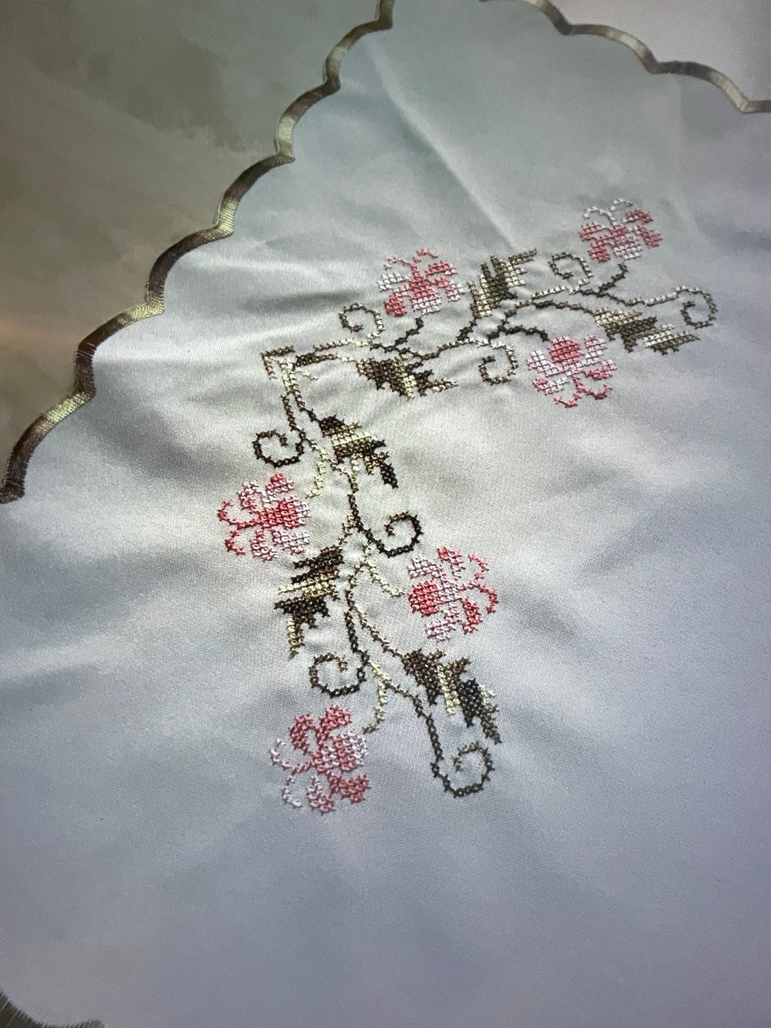 Hand Rummer Beautiful Hand Embroidered Table Runner Embroidered With Cross Stitch ...