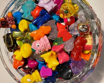 Il s'agit d'une liste pour 5 ou 10 têtes de gogos / Dracco Crazy Bones aléatoires et autres figurines en plastique mini-monstres - vintage et avec lesquelles on jouait