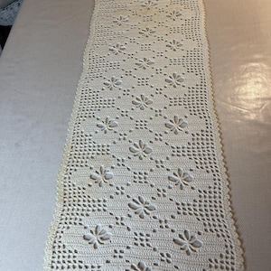 Beautiful hand crocheted tablecloth in white. Hand crocheted in Sweden