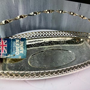 Serving dish  from  Queen Anne,   Silver plated. Unused