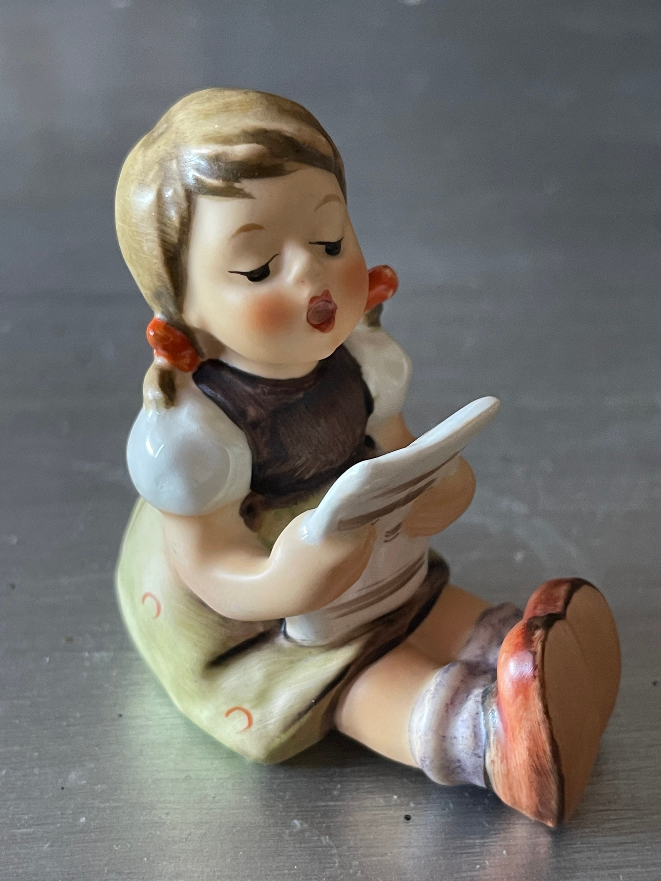 Cute Little Vintage Porcelain Figurine Goebel, Hummel. Girl With