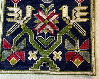 ツイスト縫製のとても素敵な手刺繍の小さなテーブルクロス。 - Etsy 日本