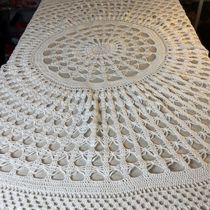 Hand crocheted larger round white table cloth, crocheted in Sweden Diameter appr 153 cm