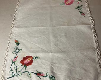 Hermoso mantel bordado a mano con puntada Hardanger