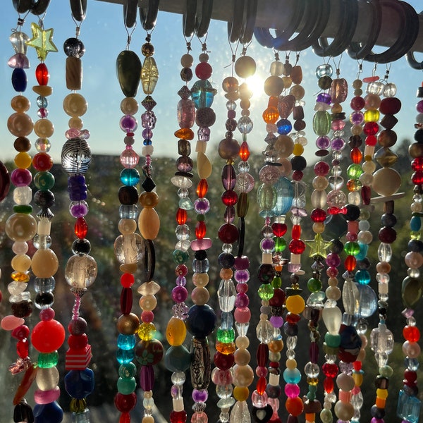 Chapelets de perles bohèmes pour faire, par exemple, des rideaux avec des pierres précieuses en verre attrape-soleil. Choisissez le nombre de brins souhaités dans les options. 11,41 - 11,81 pouces