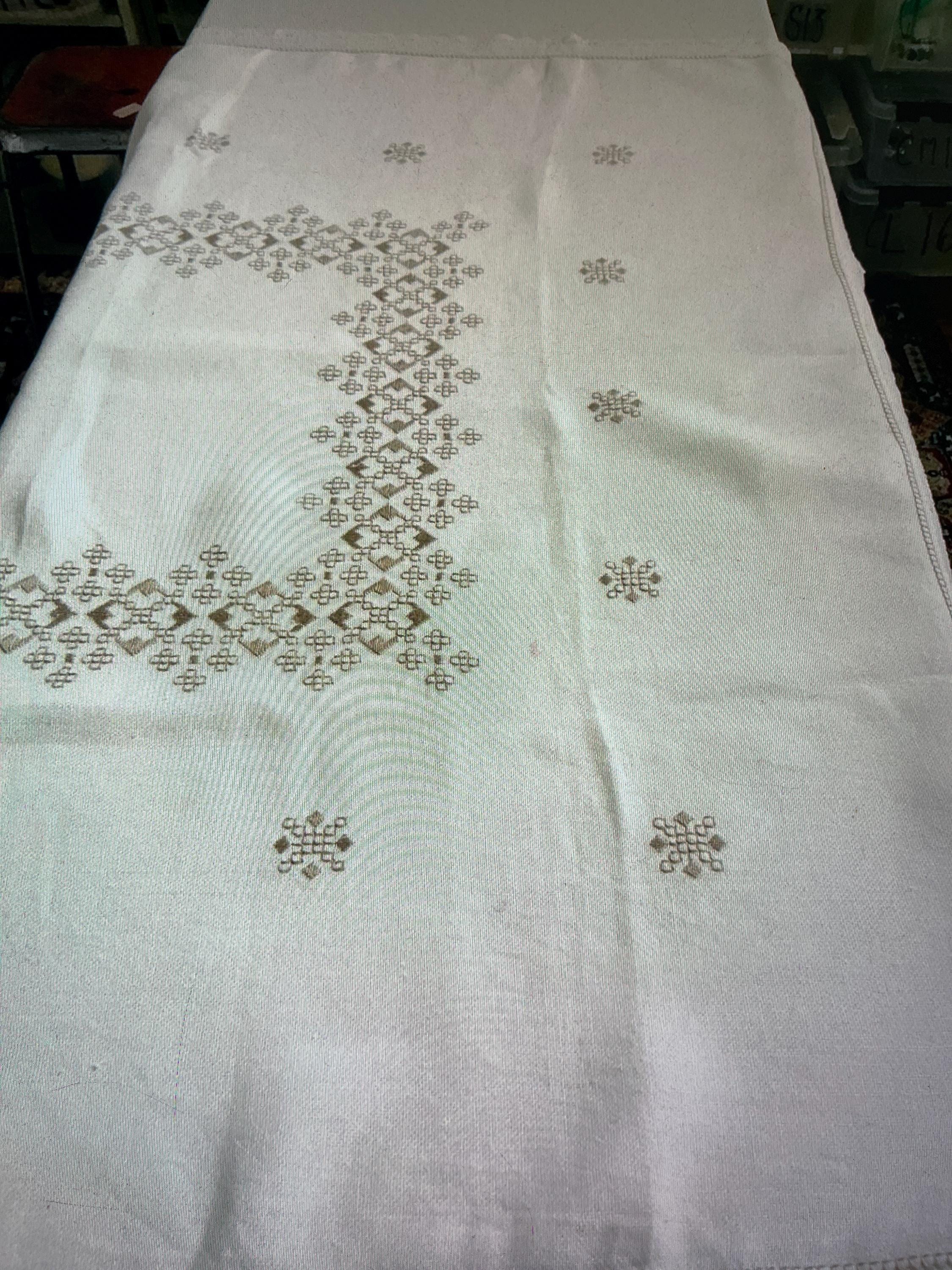 白糸手刺繍　手編みレース繋ぎ　テーブルクロス フランス 白糸手刺繍 カットワーク ニードルレース フィレレース