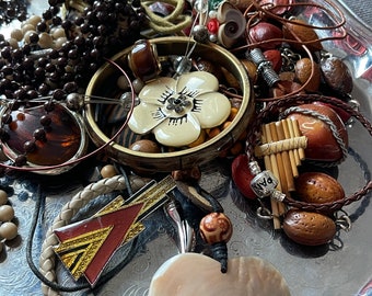 Lot De Bijoux Fantaisie Vintage Et Anciens - Assortiment Mixte De Colliers, Bracelets, Bagues