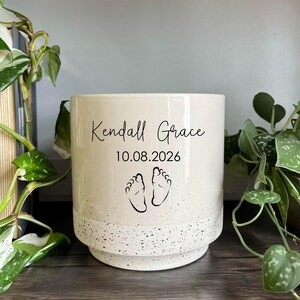 Personlig babypresent • Barnkammardekor, minnespresent • Personlig keramisk kruka