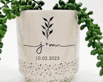 Cadeau de mariage personnalisé pour couple • Jardinière en céramique avec noms en pot de plante d'intérieur • Cadeau nuptiale de douche personnalisé pour la mariée • Maison neuve