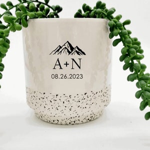 Cadeau de mariage • Cadeau de fiançailles personnalisé pour une douche nuptiale • Cadeau de pot de montagne pour la mariée • Cadeau pour un couple • Cache-pot personnalisé • Nouvelle maison