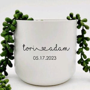 Personalisierter Blumentopf Hochzeitsgeschenk • Geschenk für Braut oder Brautparty • Einweihungsparty Geschenk • Jahrestagsgeschenk für Paare