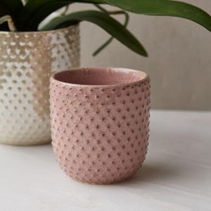 ピンクのセラミック植木鉢 • ドット柄多肉植物プランター • 彼女へのギフト • 女の子の部屋の装飾 • ブラッシュピンクの装飾