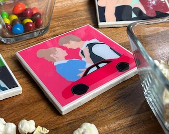 Posavasos de la película Baby Driver con diseño minimalista original / Azulejo de cerámica con acabado brillante y base de corcho / Perfecto para el hogar o la oficina