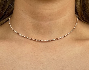 Zierliche Rocailles Perlen Choker Halskette, Perlen Choker, Perlen Halskette, Gold Halskette, Sommer Halskette, trendige Perlen Choker, Layering Halskette