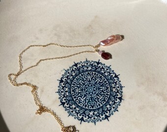 Collier chaîne gold filled handmade perles naturelles graine de mer