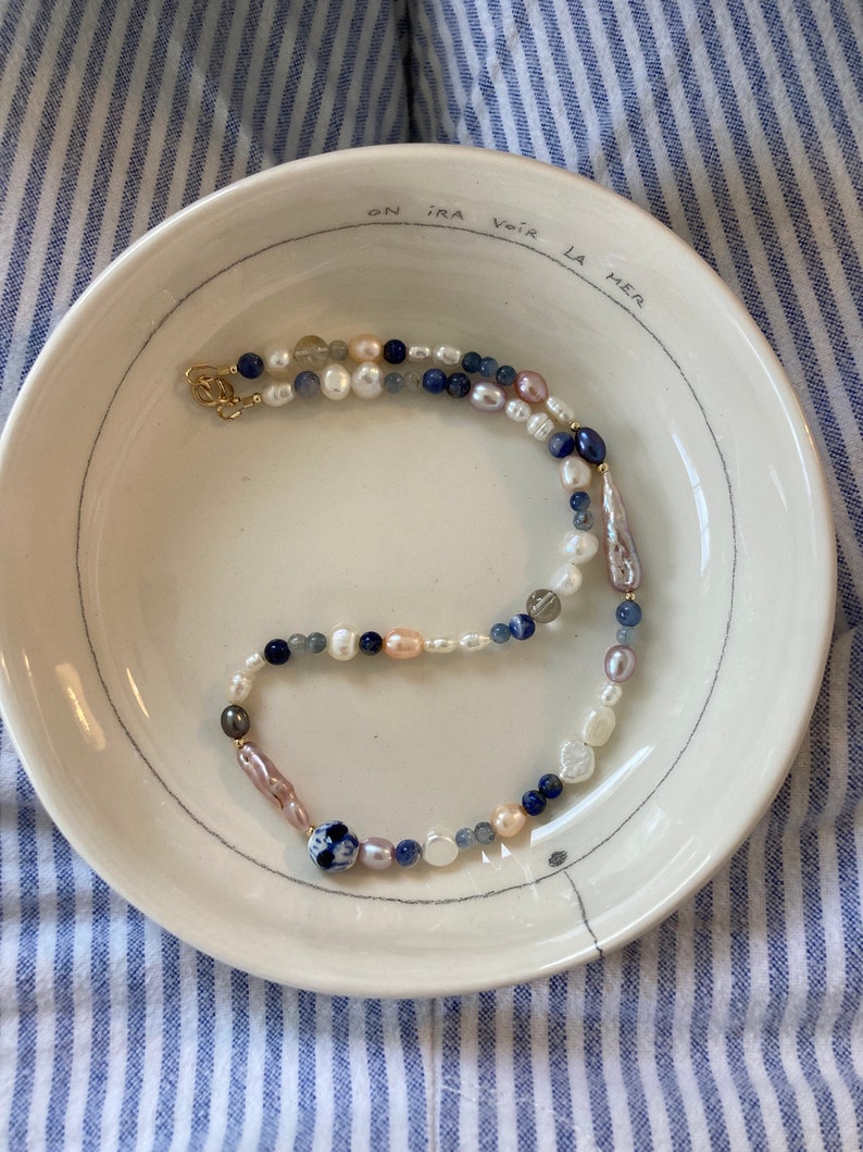 Collier handmade gold filled et perles naturelles gemmes perles d'eau douce fait main graine de mer image 3