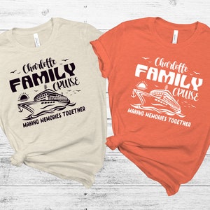 Puede incluir: Dos camisetas con un gráfico de un barco de crucero y el texto "Charlotte Family Cruise Making Memories Together". Una camiseta es beige y la otra es naranja.