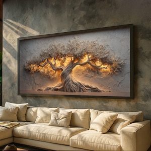 Puede incluir: Una obra de arte mural enmarcada que representa un relieve texturizado de un árbol con ramas y tronco iluminados. La obra de arte se encuentra sobre un fondo texturizado de tonos neutros, creando un punto focal en un espacio habitable. La obra de arte se exhibe sobre un sofá beige.