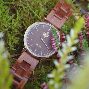 Wooden watch &quot;Octavia&quot; | Handmade wooden watch | Sandalwood & rose gold stainless steel case | Sustainable wristwatch | Gift [32 mm]