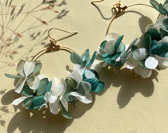 Boucle d'oreille en fleurs naturelles stabilisées accessoires de mariage cadeau spécial--IRIS blanc et vert eucalyptus