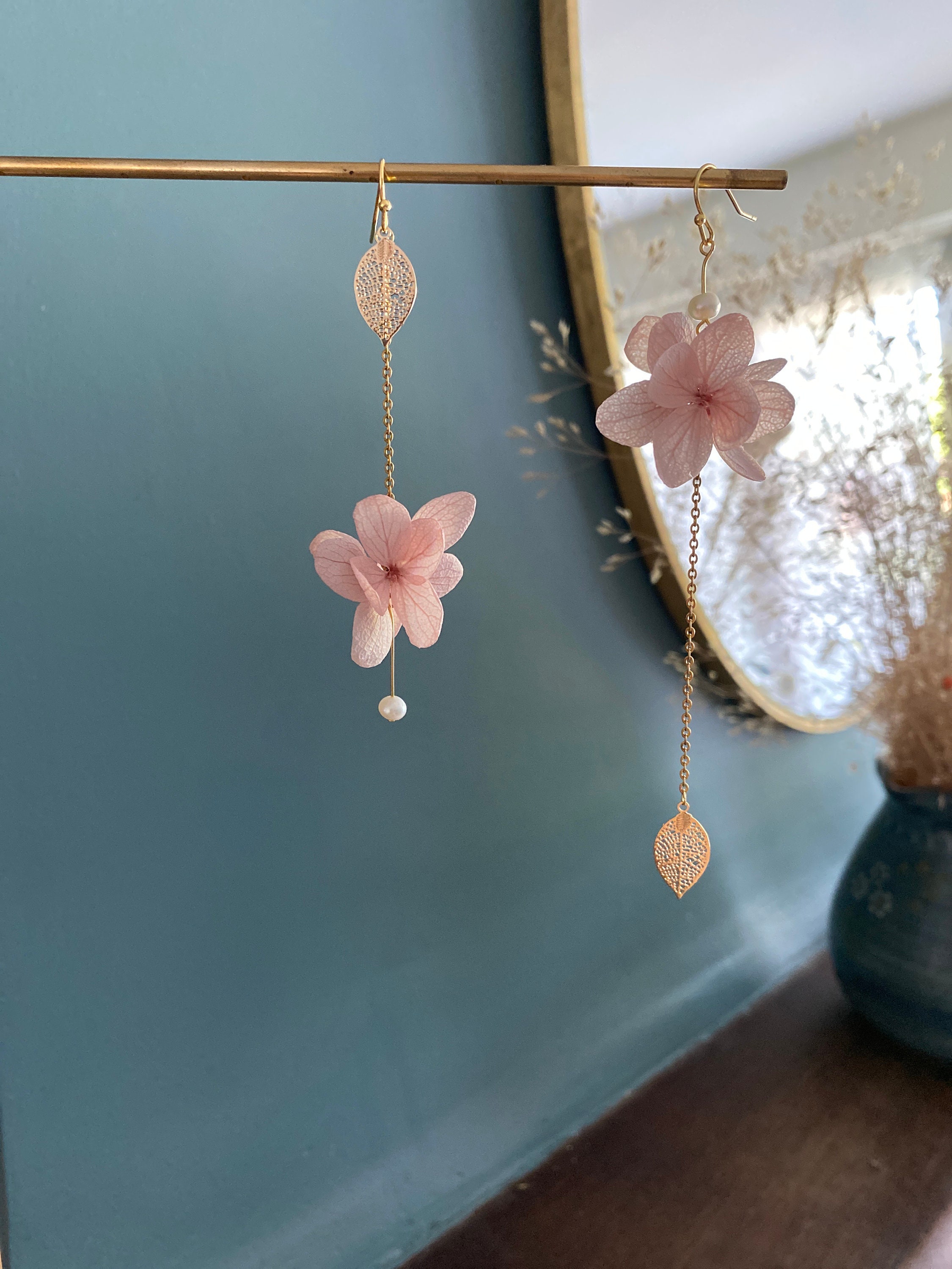 Boucles d'oreilles Fleurs avec perles dorées à l'or rose – Rior Design