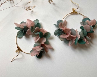 Boucles d'oreilles en fleurs naturelles stabilisées accessoires de mariage cadeau spécial--IRIS vert eucalyptus et rose poudré