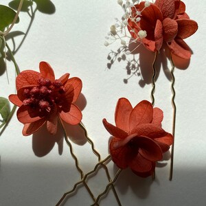 Pinned bun stick hair clip in preserved natural flowers wedding hairstyle accessoriesCAPUCINE orange terracotta image 2