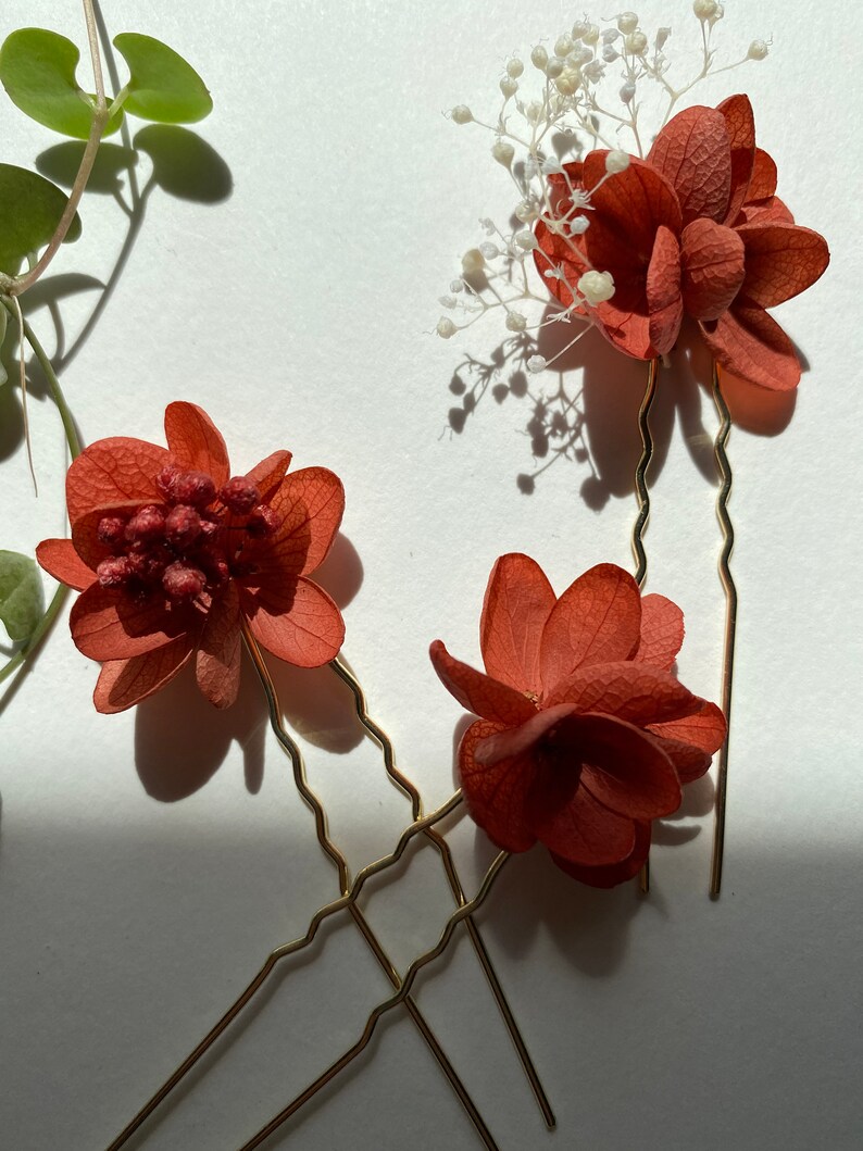 Pinned bun stick hair clip in preserved natural flowers wedding hairstyle accessoriesCAPUCINE orange terracotta image 2